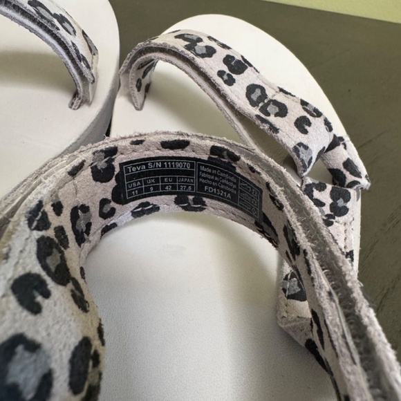 teVa midterm universal leopard print sandals nib - Picture 5 of 6